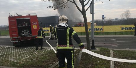 Požar u Novom Jelkovcu (Foto: Dnevnik.hr) 4