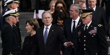 SAD-e ispratile svojeg bivšeg predsjednika Georgea H. W. Busha (Foto: AFP) - 9