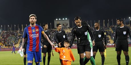 Lionel Messi i Murtaza Ahmadi (Foto: AFP)