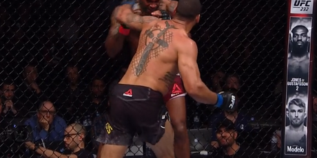 Nokaut Thiaga Santosa