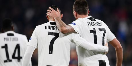 Cristiano Ronaldo i Mario Mandžukić (Foto: AFP)
