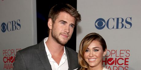 Miley Cyrus i Liam Hemsworth (Foto: AFP)