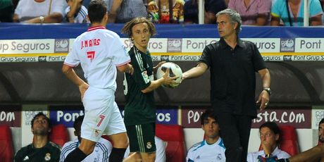 Luka Modrić i Jose Mourinho (Foto: AFP)