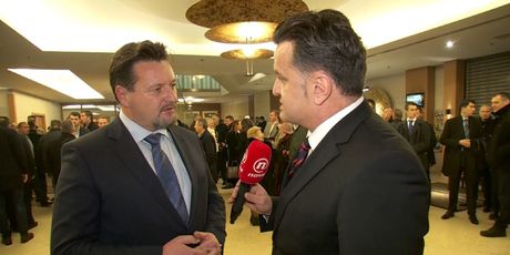 Ministar uprave Lovro Kuščević s Andrijom Jarkom o političkim trzavicama u Vukovaru (Video: Dnevnik Nove TV) - 1