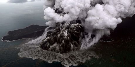 Erupcija vulkana (Foto: Nurul HIDAYAT / BISNIS INDONESIA / AFP)