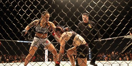 Amanda Nunes protiv Cyborg (Foto: AFP)