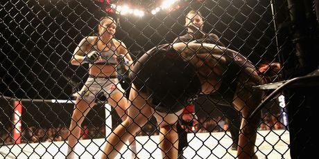 Amanda Nunes protiv Cyborg (Foto: AFP)