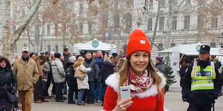 Nana kao Baka Mraz (fotografirano sa Samsung Galaxy S10+)