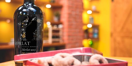 Korlat Merlot Boutique s kolutićima od vina