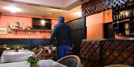 Ivica Šoić u svom kafiću - 3