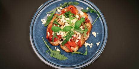 Master jela u 15 min: Crostini s tunjevinom, pečenom paprikom i feta sirom - 3
