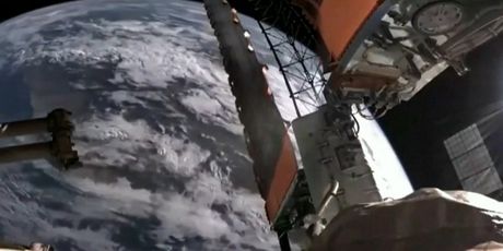 Gužva u Zemljinoj orbiti - 1