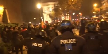 Sukob policije i navijača u Parizu