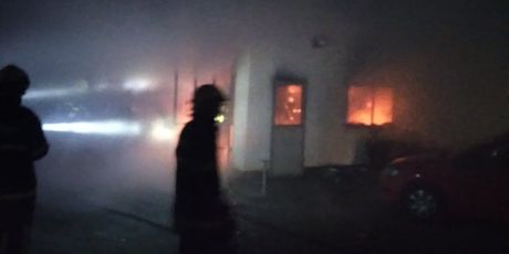 Vatrogasci ugasili požar autolakirerske radionice u Radnovcu - 6
