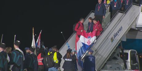 Izlazak Vatrenih iz aviona