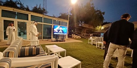 Na imanju se gledaju utakmice na otvorenom