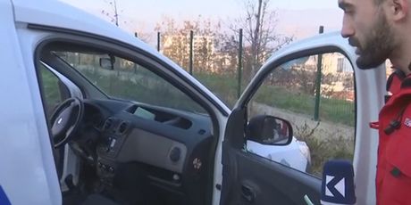 Bačen kamen na automobil novinarske ekipe iz Prištine - 1