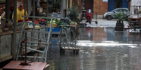 Poplavljene ulice oko gradske tržnice u Rijeci - 4