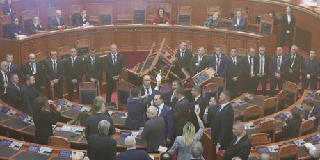 Albanski parlament - 4