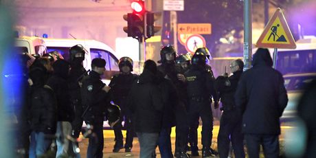 Navijači se u Zagrebu sukobili s policijom - 2