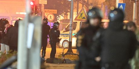 Navijači se u Zagrebu sukobili s policijom - 3