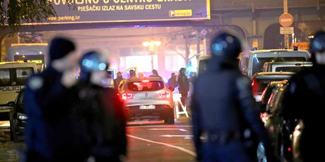 Navijači se u Zagrebu sukobili s policijom - 5
