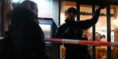 Policija osigurava mjesto pucnjave u Pragu