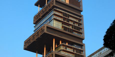 Neboder Antilia obitelji Ambani u Mumbaiju u Indiji - 1