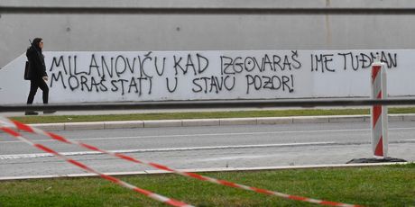 Grafiti protiv Milanovića u Splitu - 11