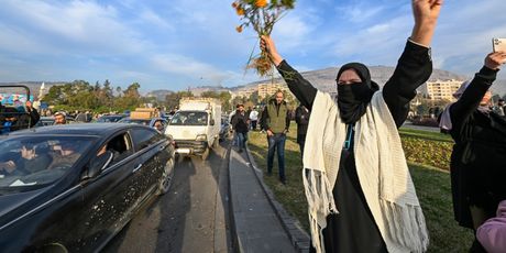 Sirijski pobunjenici uspostavili kontrolu nad Damaskom i Homsom - 1