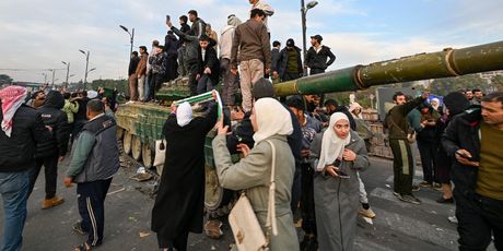 Sirijski pobunjenici uspostavili kontrolu nad Damaskom i Homsom - 3