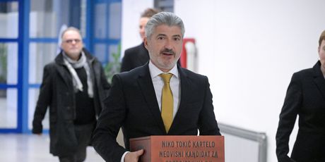 Nezavisni kandidat za predsjednika Republike Hrvatske Niko Tokić Kartelo predao je prikupljene potpise DIP-u