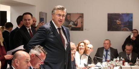 Premijer Andrej Plenkovć održao sastanak Vlade sa županima, udrugama gradova i općina - 4