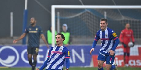 Robert Mudražija slavi pogodak