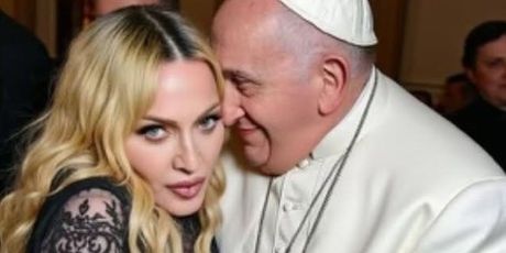 Madonna i Papa Franjo AI