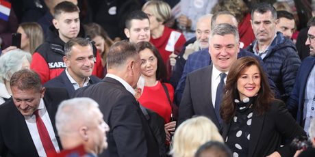 Zoran Milanović održao predizborni skup u Tvornici pred predsjedničke izbore - 36