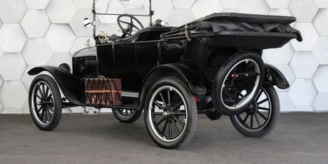 Ford Model T Convertible - 4