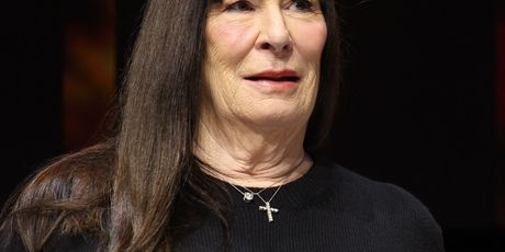 Anjelica Huston - 6