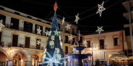 Salerno u Italiji izgleda magično u vrijeme božićnih blagdana