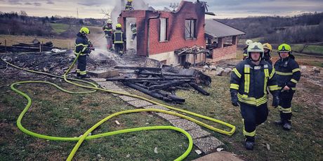 Požar kuće u mjestu Lijevi Štefanki