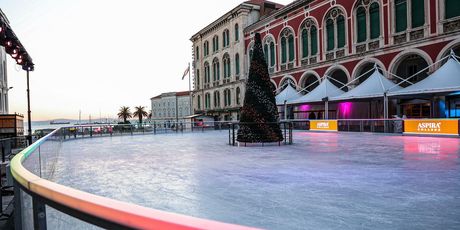 Klizalište na Prokurativama u Splitu