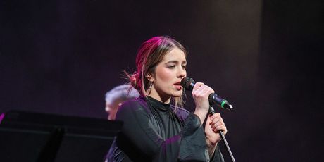 Ana Uršula Najev - 2