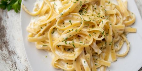 Tjestenina u bijelom umaku