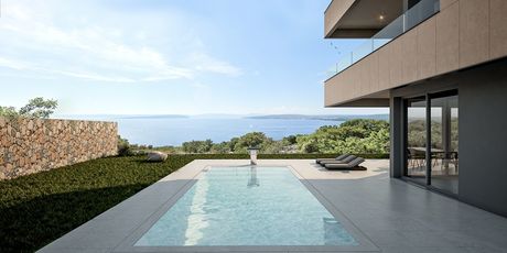 Na 450 m² okućnice nalazi se i privatni bazen