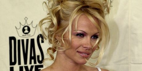 Pamela Anderson - 10