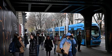 Zastoj tramvajskog prometa u Savskoj - 12