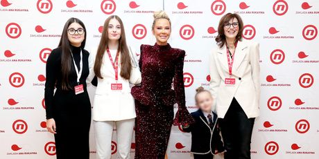 Maja Šuput, Bloom Tatarinov