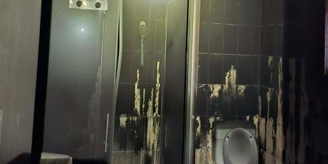 Izgorio kat kuće na otoku Viru - 1