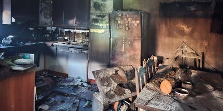 Izgorio kat kuće na otoku Viru - 2