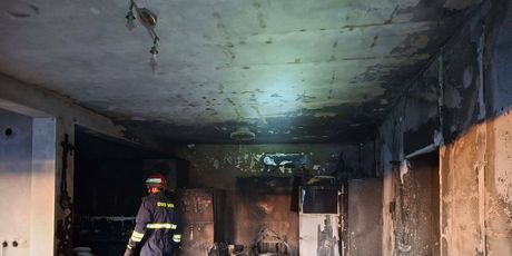 Izgorio kat kuće na otoku Viru - 3